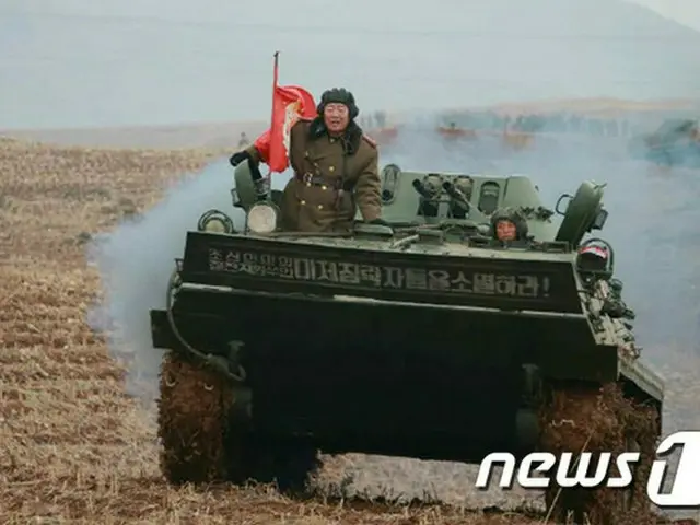 北朝鮮の官営媒体は13日午前、北朝鮮軍部の新進実力者とされたヒョン・ヨンチョル（玄永哲）人民武力部長らの粛清・公開処刑に関して、特別な言及をしなかった。