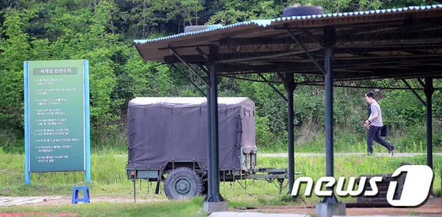 13日午前、ソウル近郊の予備軍訓練場で発生した銃器乱射事件で、加害者のチェ某氏は今月初め、長さ1メートルの刀剣所持許可を受けていた事実が確認された。