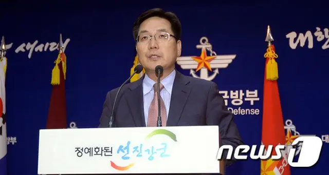 韓国国防部は、北朝鮮が13日午後9時から白ニョン島と延坪島近郊のNLL付近で夜間射撃をおこなったことと関連し、「北朝鮮が夜間にも射撃することができるという点を見せつけようとした」と非難した。