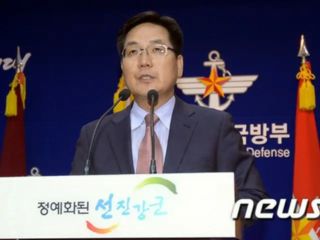 韓国国防部は、北朝鮮が13日午後9時から白ニョン島と延坪島近郊のNLL付近で夜間射撃をおこなったことと関連し、「北朝鮮が夜間にも射撃することができるという点を見せつけようとした」と非難した。
