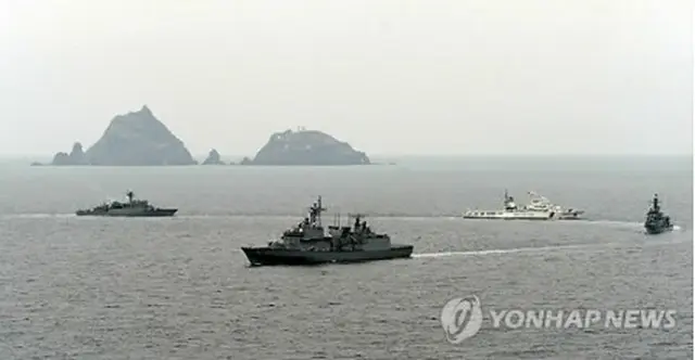 昨年１１月、独島沖で訓練を実施する海軍艦艇＝（聯合ニュース）