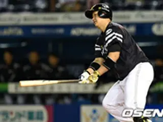 ソフトB・李大浩、記録更新！…13試合連続安打