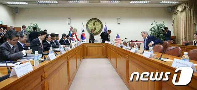 ケリー米国務長官は18日、「米韓はすべての対北朝鮮対策に、異見なく、同じ目標を共有している」と述べた。