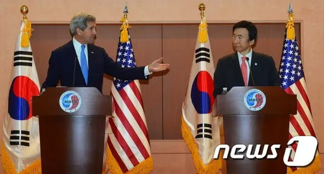 ケリー米国務長官は18日の午後、米韓外交長官合同記者会見に出席し、北朝鮮対策のほか日韓間での歴史問題についても言及した。
