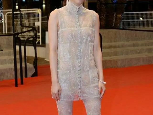 韓国女優コ・アソン（22）がスーツでレッドカーペットを歩いた。（提供:OSEN）