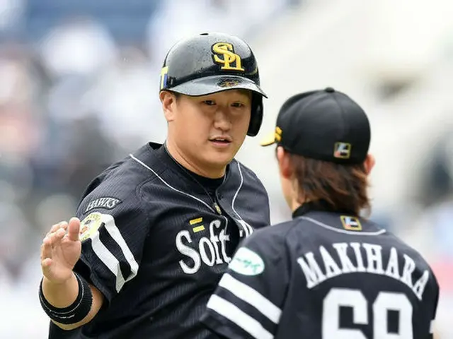 日本プロ野球・ソフトバンクのイ・デホ（李大浩）が日本の舞台で、個人通算最長連続安打記録を塗り替えた。
