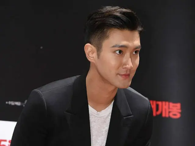 俳優チェ・シウォンとして映画「赤道」に出演した「SUPER JUNIOR」シウォンが、演技する際に感じる責任感について語った。
