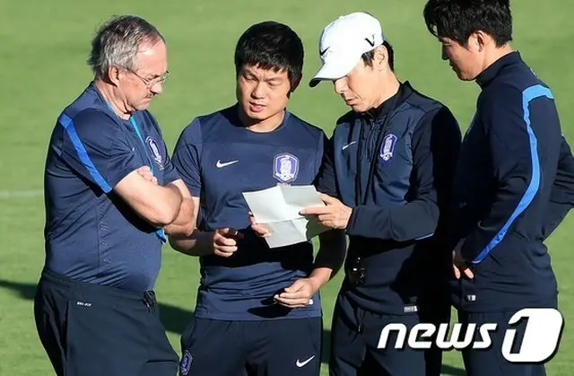 来月スタートするロシアW杯のアジア2次予選を控え、韓国代表シュティーリケ監督とコーチングスタッフらが、一足先に集結した。