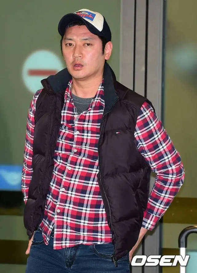 航空機内で騒動を起こし、在宅起訴された韓国歌手ボビー・キム（42）が、来月1日に開かれる初公判に出席する。