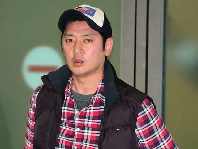 航空機内で騒動を起こし、在宅起訴された韓国歌手ボビー・キム（42）が、来月1日に開かれる初公判に出席する。