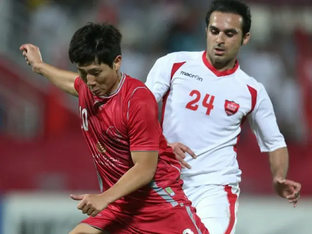 中東で活躍中の韓国サッカー代表ナム・テヒ（23、レフウィヤSC）とカク・テヒ（33、アル・ヒラル）が、共にACL準々決勝へ進出した。