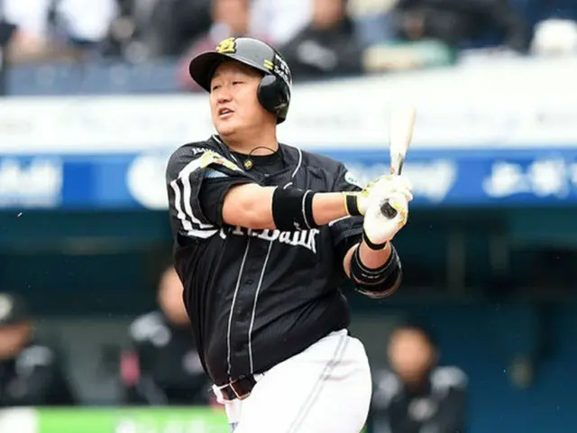 ソフトバンクのイ・デホ（李大浩）が、3打数無安打で途中交代した。（提供:OSEN）