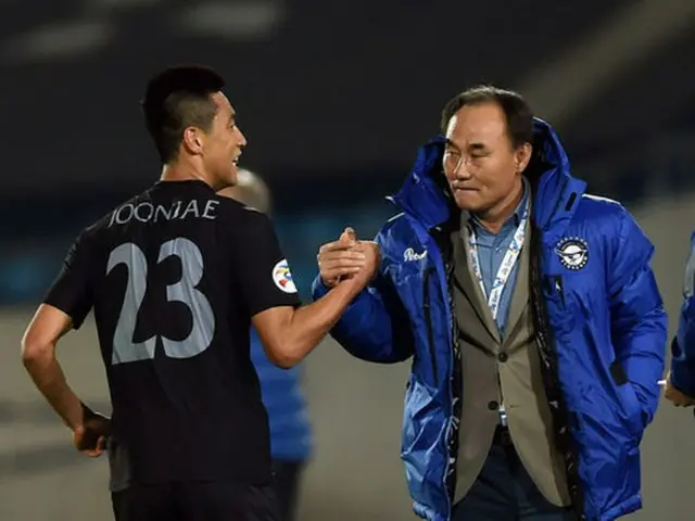 城南FCは27日午後9時、中国にておこなわれた2015アジアチャンピオンズリーグ（ACL）ベスト16第2戦でリカルド・グラール（広州恒大）に2ゴールを許し、0-2と敗れた。（提供:OSEN）