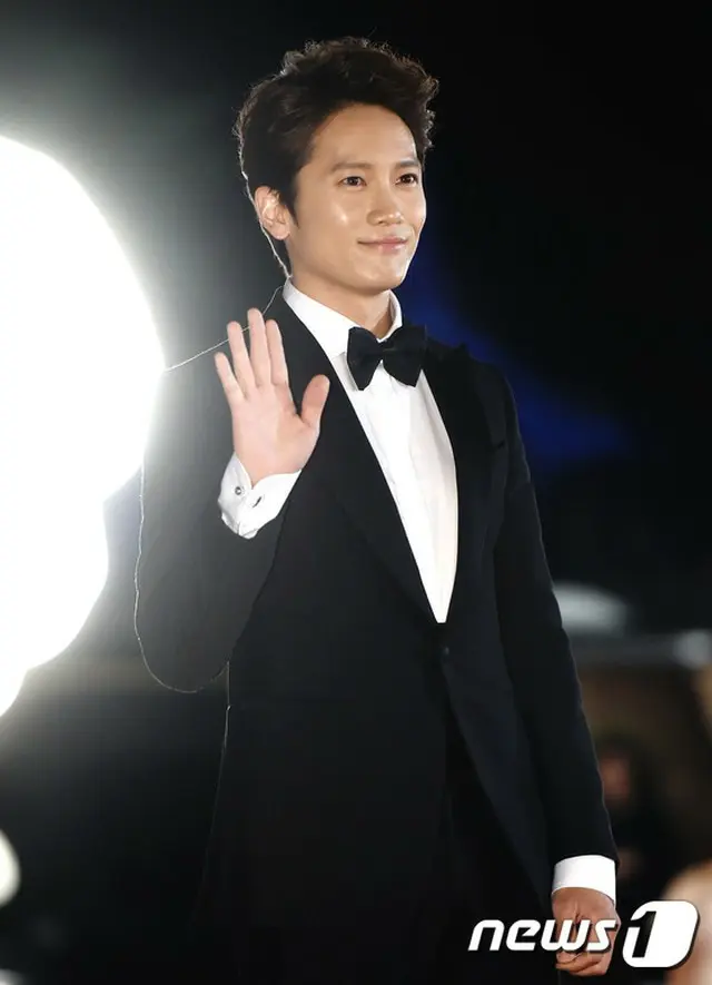 韓国俳優チソンが、バラエティ番組「三食ごはん」に出演することになり、視聴者の期待を高めている。