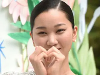 挙式前に会見をおこなったチャン・ユンジュ 「相手の身長が同じでよかった」