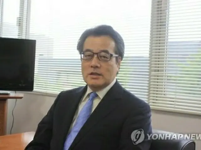 聯合ニュースとのインタビューに応じる岡田氏＝２９日、東京（聯合ニュース）