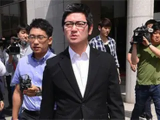 “大韓航空機内で大暴れ”ボビー・キムに懲役1年・執行猶予2年求刑…「歌手以前に、人間として自粛中」