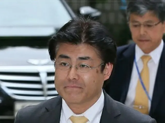 ソウル中央地裁に出廷する加藤氏＝１日、ソウル（聯合ニュース）