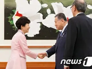 朴大統領「日韓関係改善のために8・15談話を生かすべき」
