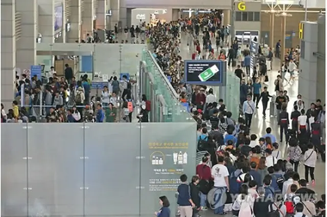 出国する旅行客（資料写真）＝（聯合ニュース）