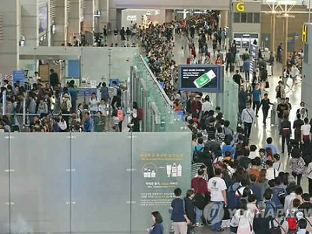 出国する旅行客（資料写真）＝（聯合ニュース）