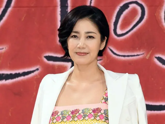 韓国ドラマ「風の便りで聞きました」に出演中の女優ユ・ホジョン（46）が、ドラマの終演を控えてスタッフ全員へ日焼け止めクリームをプレゼントした。