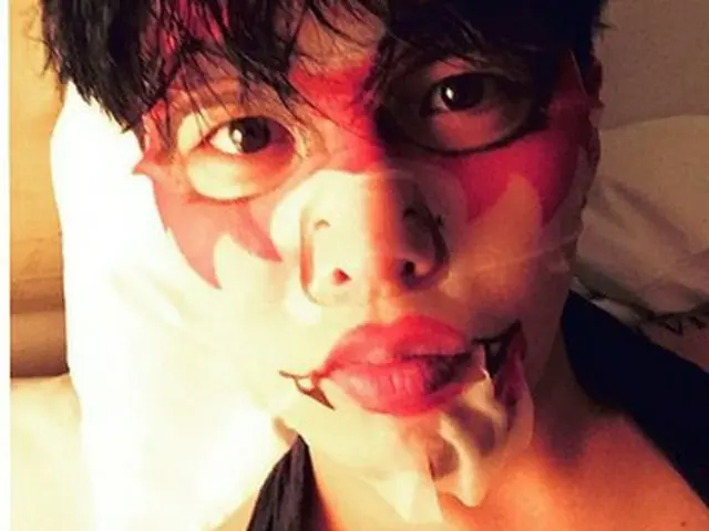 新曲「BANG BANG BANG」で話題のグループ「BIGBANG」のG-DRAGON（26）が、独特なセルカ（セルフショット）を公開した。（提供:news1）