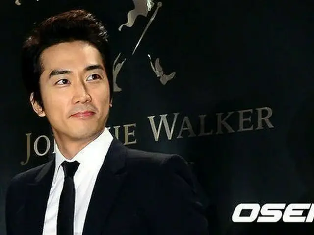 韓国俳優ソン・スンホン（38）が中国映画「大爆撃」（仮題）の撮影中だ。