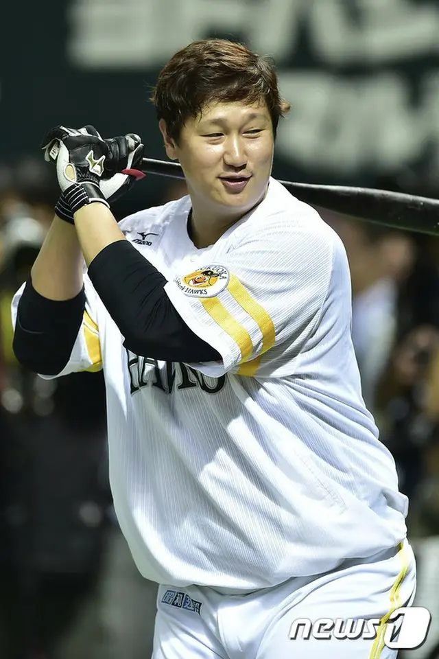 日本プロ野球・ソフトバンクのイ・デホ（李大浩）が6月に入っても勢いが止まらない。ホームラン王レースに向け本格始動した。