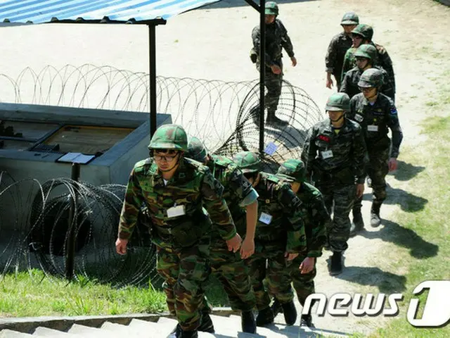 韓国空軍の烏山（オサン）基地所属のA元士（軍曹に該当）が、1次検査でMERS（中東呼吸器症候群）陽性判定が出たことが確認され、MERSの脅威が軍前線へ拡大すると懸念されている。