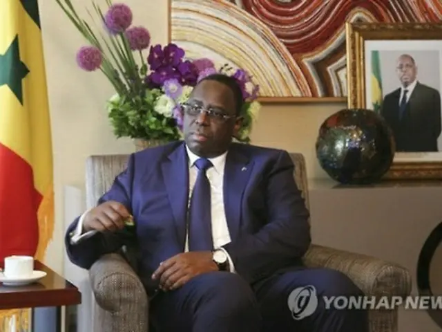 聯合ニュースのインタビューに応じるサル大統領（セネガル大統領府提供）＝４日、ソウル（聯合ニュース）