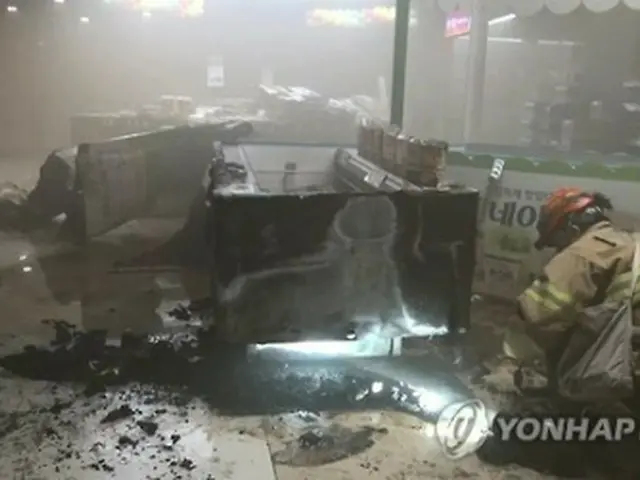 火災が発生したロッテマート（松坡消防署提供）＝（聯合ニュース）