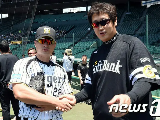 ソフトバンクホークスのイ・デホ（李大浩）と阪神のオ・スンファン（呉昇桓）が9～11日におこなわれる交流戦で、今シーズン初の真っ向勝負を展開する。