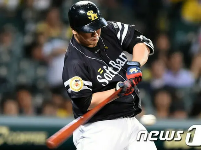 日本プロ野球・福岡ソフトバンクホークスのイ・デホ（李大浩）がマルチヒットを記録し、7試合連続安打を決めた。