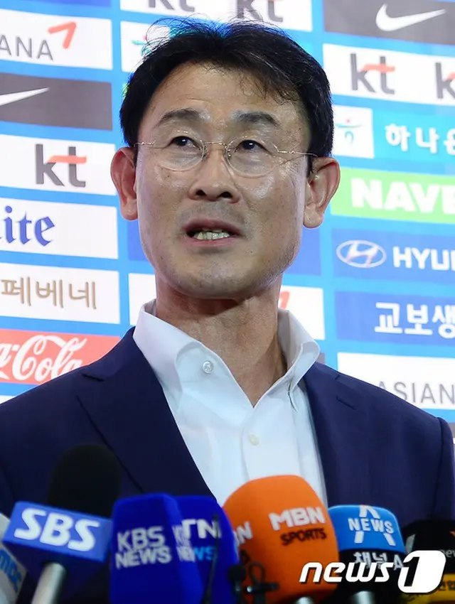 国際サッカー連盟（FIFA）女子W杯での初勝利に挑む韓国代表ユン・ドクヨ監督が、チームキャプテンのチョ・ソヒョン（26、現代製鉄）とエースのチ・ソヨン（24、チェルシーLFC）に期待感を示した。