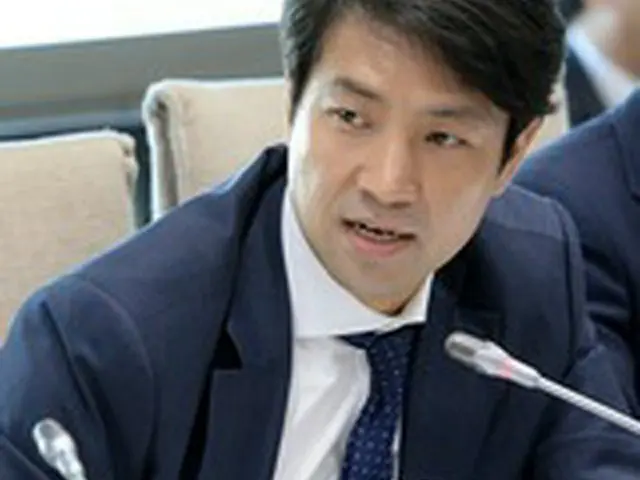 日本の安倍晋三首相をはじめ、従軍慰安婦に関して否定・正当化したり、その可能性のある日本の政治家たちを入国禁止にできる法案が議員立法によって推進される。