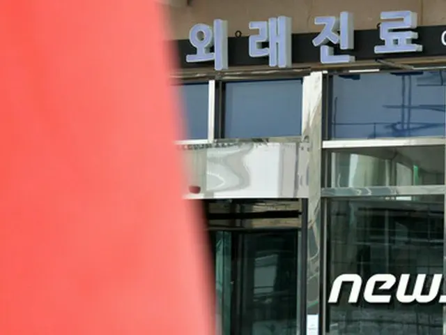 韓国の保健当局は去る11んち、追加の感染者リストに含まれたものの、移動経路など疫学調査が不足していた5人の調査結果を12日、発表。この調査で、初の4次感染者の発生が確認された。