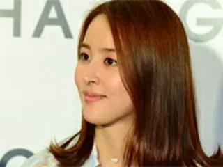 “サッカー”キ・ソンヨンの妻で女優ハン・ヘジン、お腹の子は“女の子”…「幸せな出産の準備中」