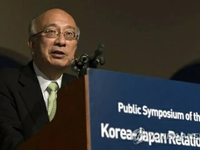 韓日学術会議で演説する別所大使＝１６日、ソウル（聯合ニュース）