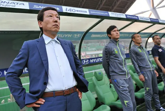 全北現代が、2015アジアサッカー連盟チャンピオンズリーグ（ACL）の準々決勝でガンバ大阪と対戦することになった。（写真は全北現代のチェ・ガンヒ監督 / 提供:OSEN）