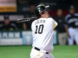 ソフトB・李大浩、17号同点HR