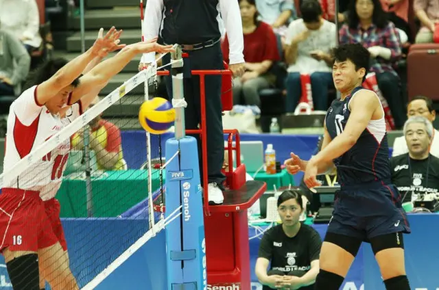 ムン・ヨングァン監督率いる韓国男子バレーボール代表チームは、2015ワールドリーグ国際選手権大会で、”宿敵”日本を相手に無気力といえる試合を展開し、2試合連続で敗戦を喫した。