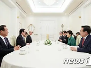 朴大統領、「安倍首相に8・15には歴代内閣の認識継承を期待」