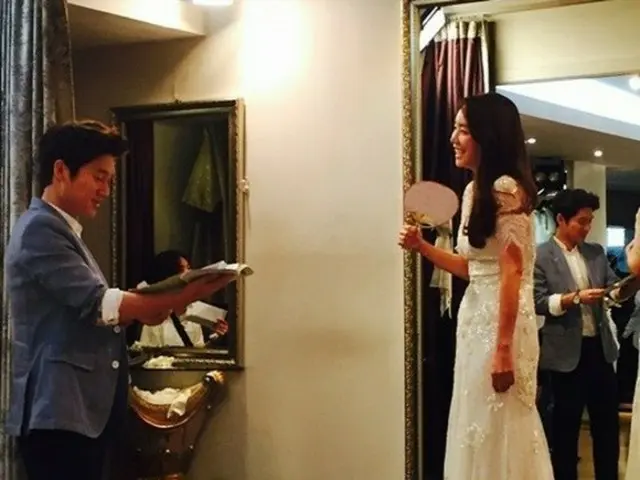 韓国女優キム・ジョンウン（38）が、財閥2世と交際報道が伝えられた中、ウェディングドレス姿を公開して話題を呼んでいる。（提供:nedws1）