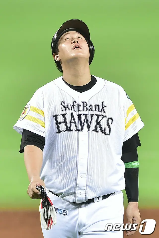 日本プロ野球・ソフトバンクのイ・デホ（李大浩）が誤審により水の泡となったホームランに悔しさを表した。
