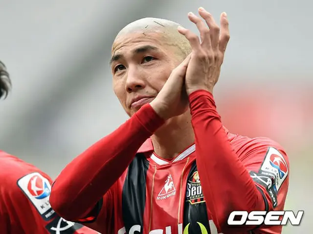 韓国のサッカー選手チャ・ドゥリ（34、FCソウル）がKリーグのオールスター戦ファン投票・中間集計（24日午前10時現在）で、全体投票数1位を記録した。