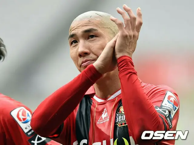 韓国のサッカー選手チャ・ドゥリ（34、FCソウル）がKリーグのオールスター戦ファン投票・中間集計（24日午前10時現在）で、全体投票数1位を記録した。