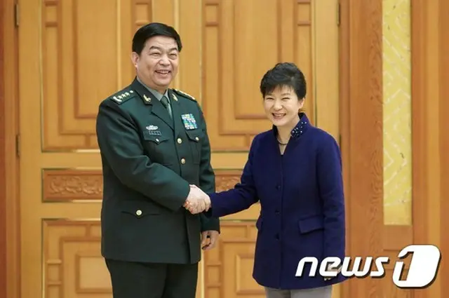 韓国と中国の国防長官間の直通電話（ホットライン）が来月、公式開通することが25日、明らかとなった。