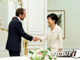 朴大統領「元慰安婦が生きている間に名誉と尊厳を回復しなければ」