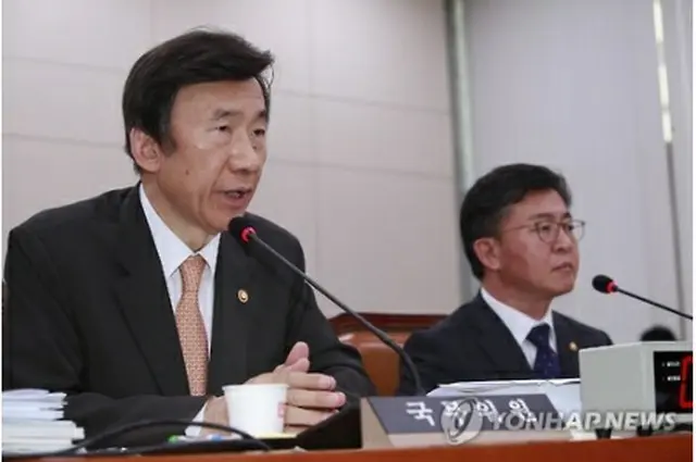 国会で発言する尹長官＝１日、ソウル（聯合ニュース）